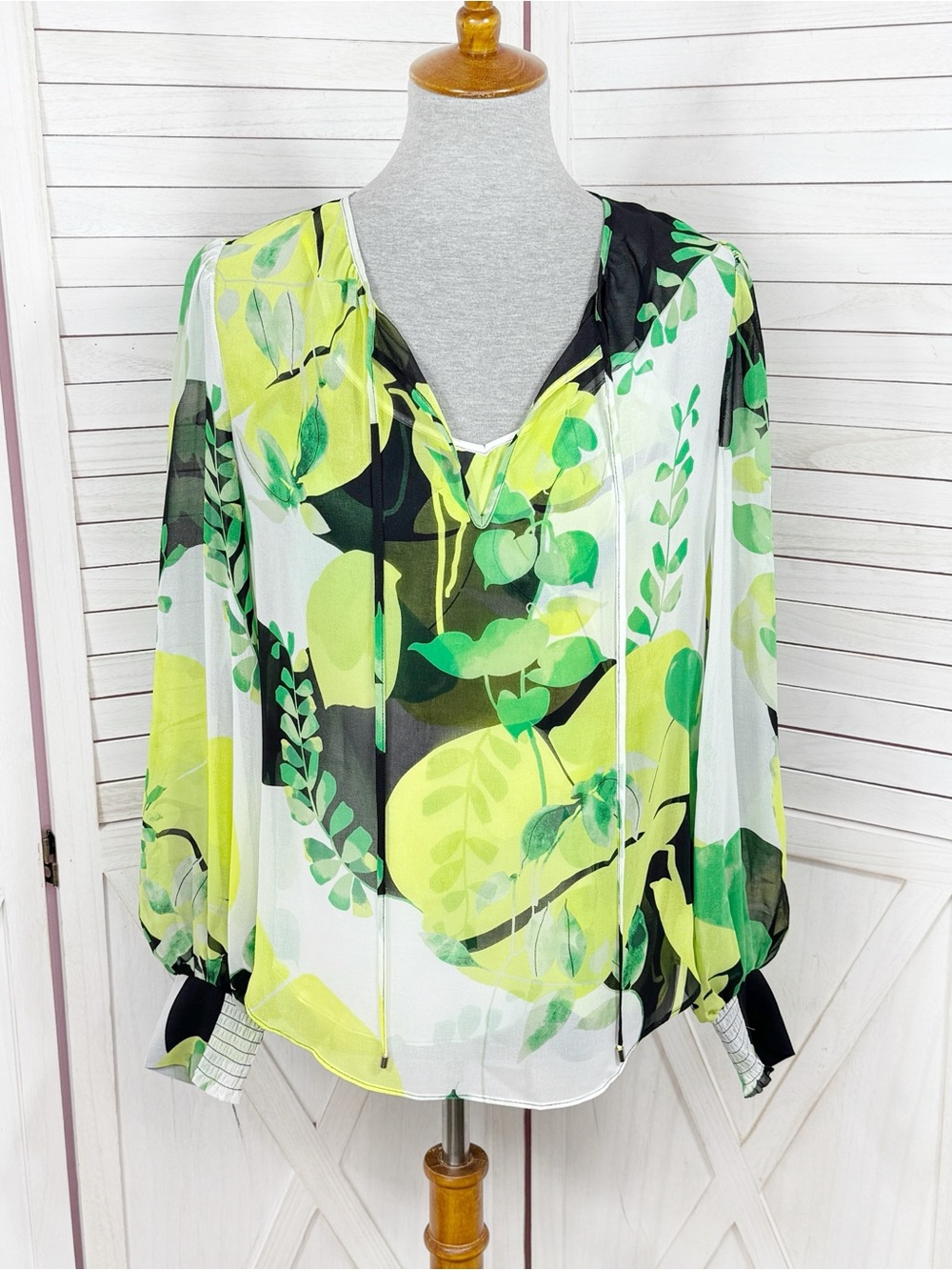 WHBM Leaf Print Chiffon Blouse Black White Green XS V Neck PulloverLong Sleeve